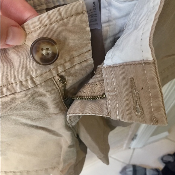 Old Navy Khaki Shorts Size 2- EUC - Picture 5 of 5